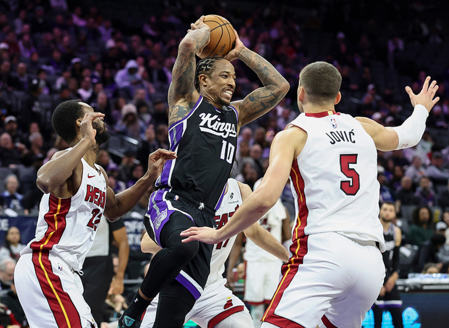 开云下载-西部排名又乱了：快船爆冷惨败，火箭高歌猛进，4队排名互换